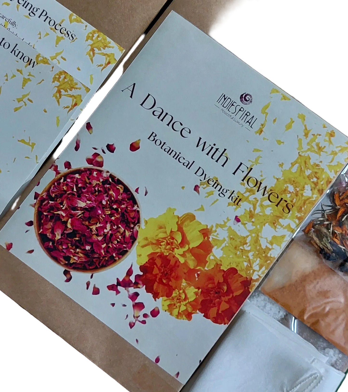 A Dance with Flowers – DIY Botanical Dyeing Kit